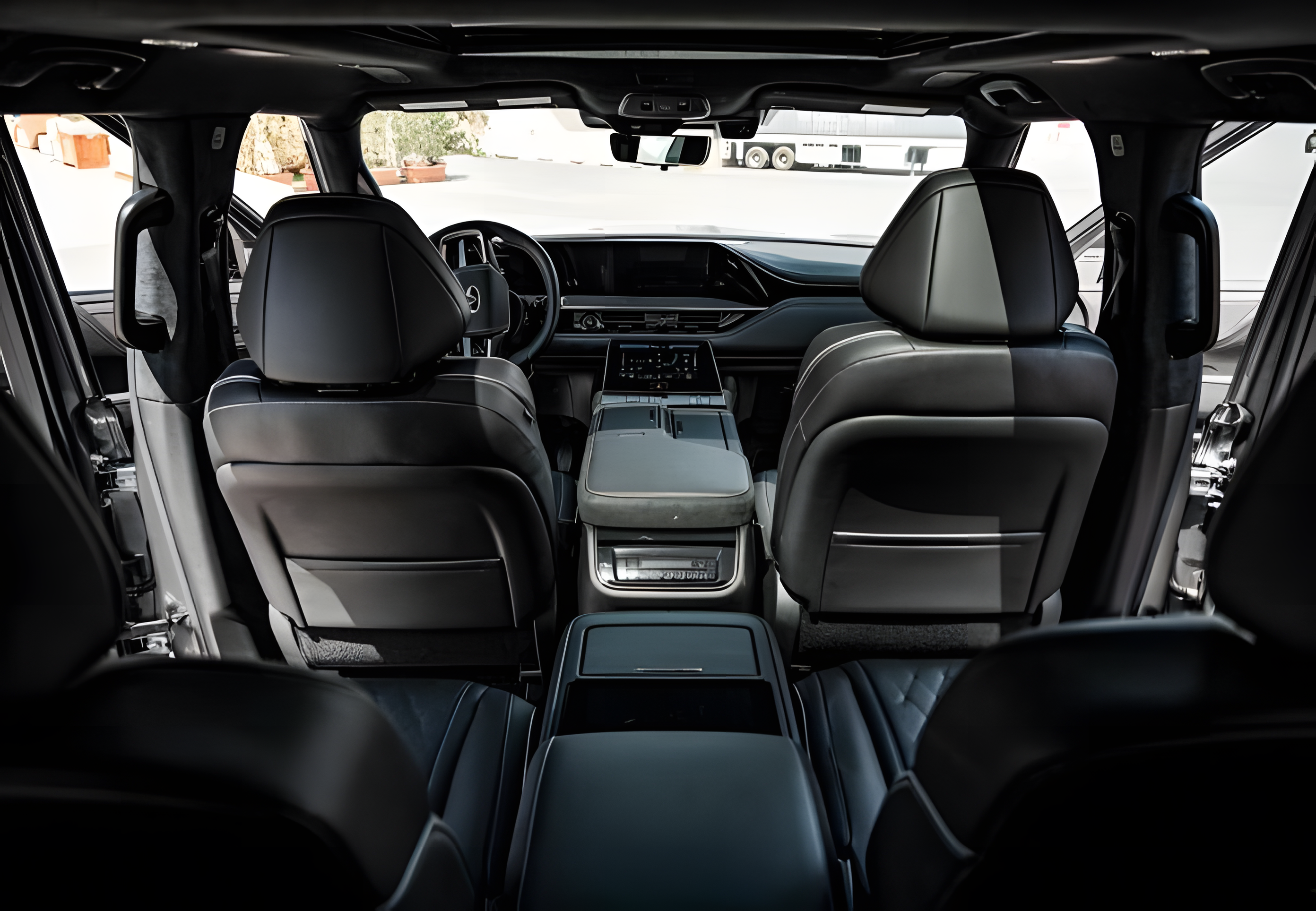 Alternative view of 2025 INFINITI QX80 Autograph